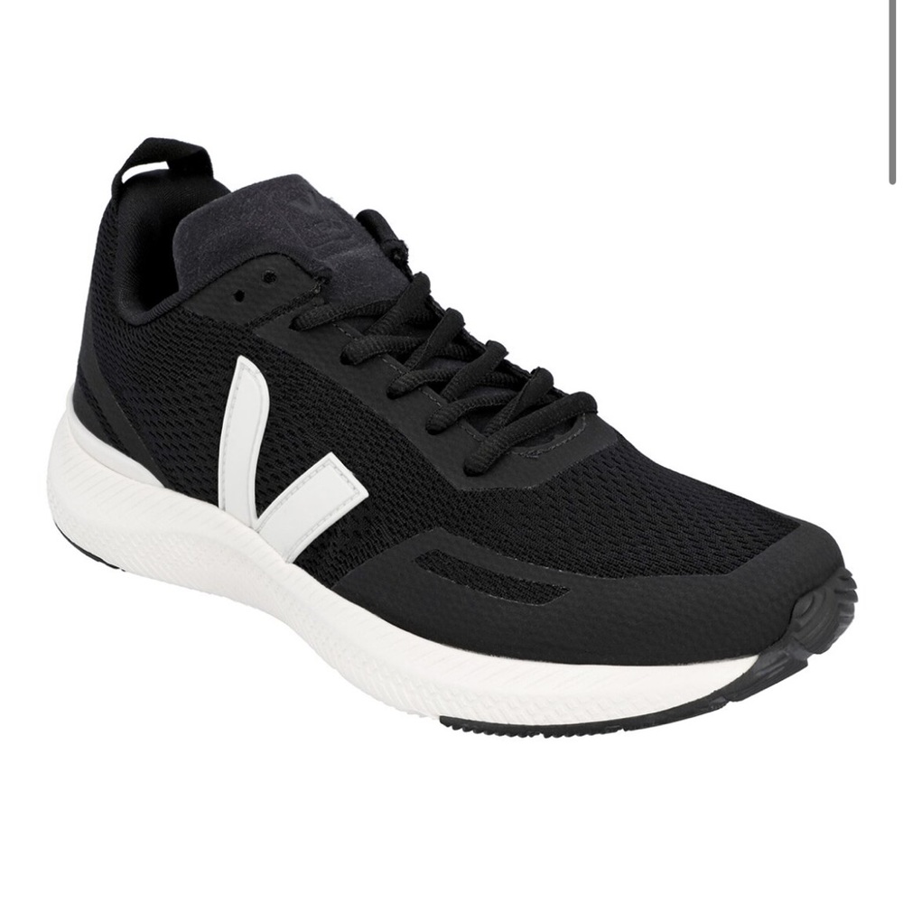 Veja Imapala Engineered Mesh Black and White - Size 8